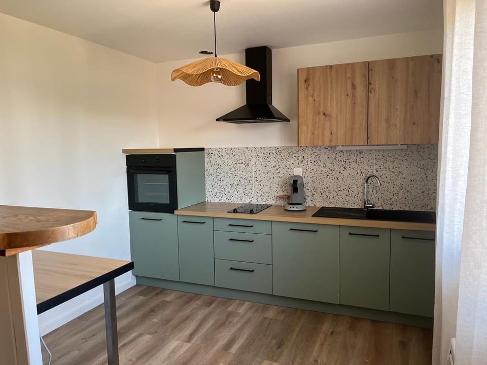 Kitchen or kitchenette, oven, stove