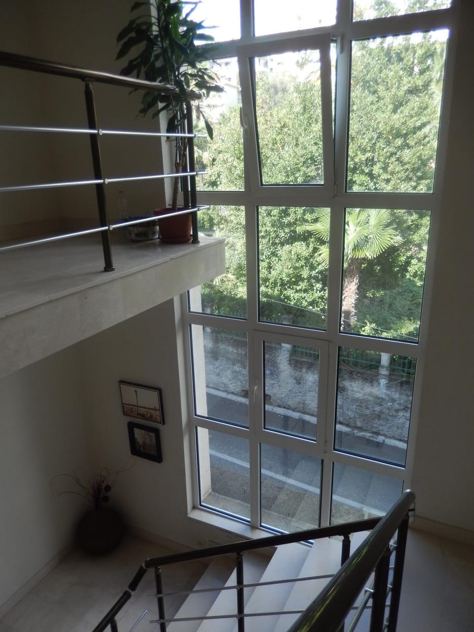 On site, Area and facilities