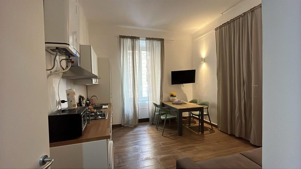 Guesthouse Via Del Teatro Station Apartment in La Spezia