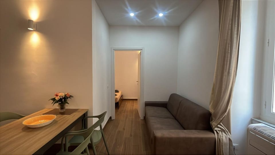 Guesthouse Via Del Teatro Station Apartment in La Spezia