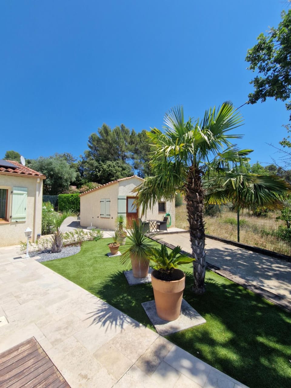 Property building, Day, Garden, Bathroom, Bedroom