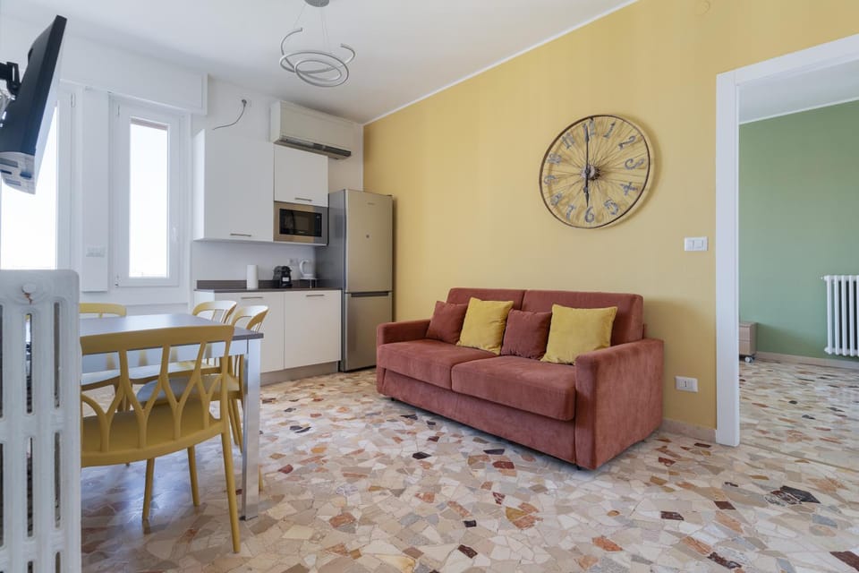 TV and multimedia, Kitchen or kitchenette, Living room, Seating area, Dining area, air conditioner