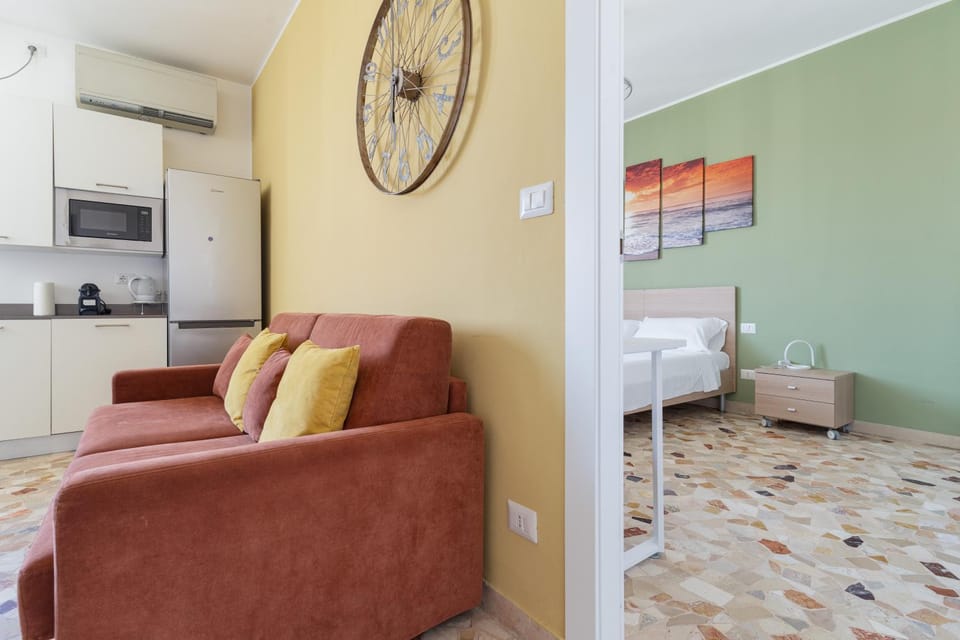 Bed, Kitchen or kitchenette, Photo of the whole room, Seating area, Dining area, Bedroom