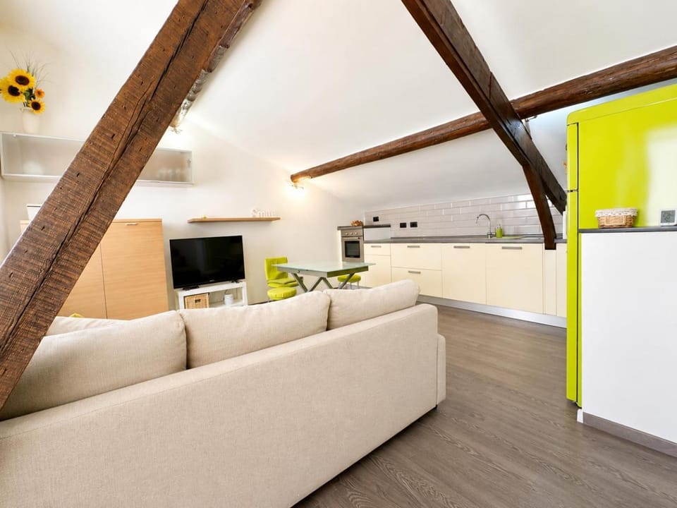 TV and multimedia, Living room, Seating area, Evening entertainment