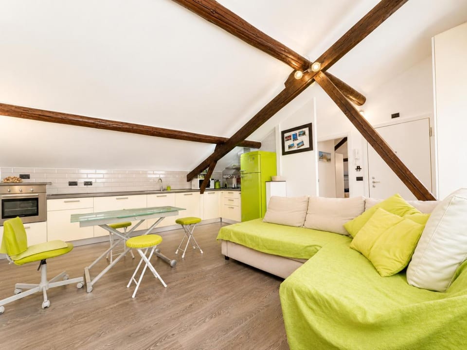 Kitchen or kitchenette, Living room, Seating area, Dining area, stove