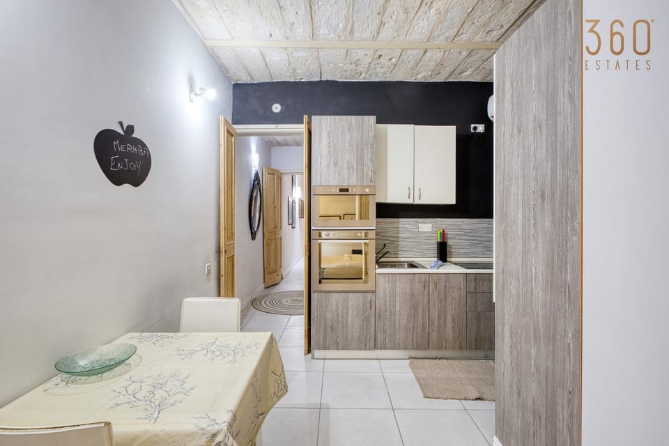 Kitchen or kitchenette, towels