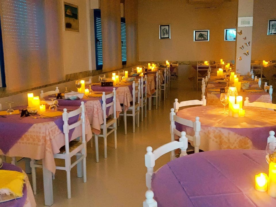 Restaurant/places to eat, Dining area