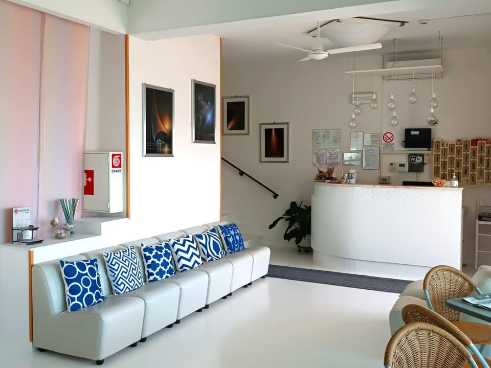 Communal lounge/ TV room, Lobby or reception