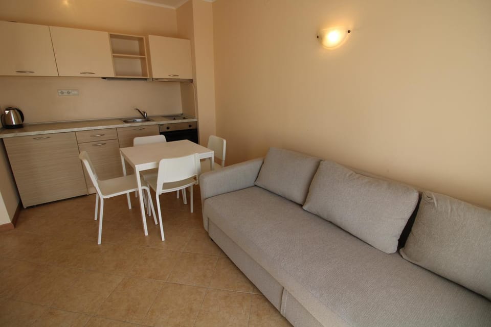 Kitchen or kitchenette, Living room