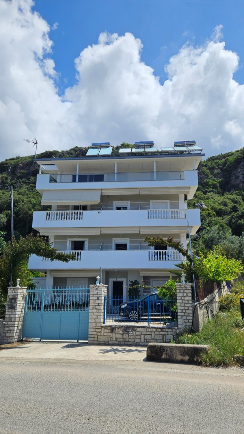 Property building, Facade/entrance