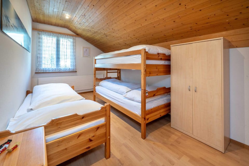 Bedroom, soundproof, wardrobe