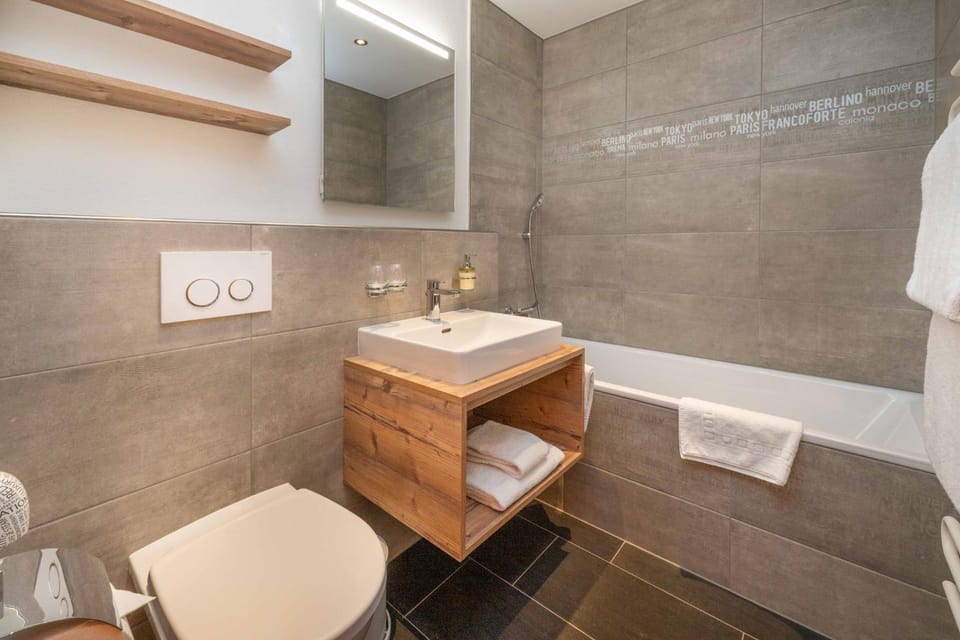 Bathroom, Bath, towels