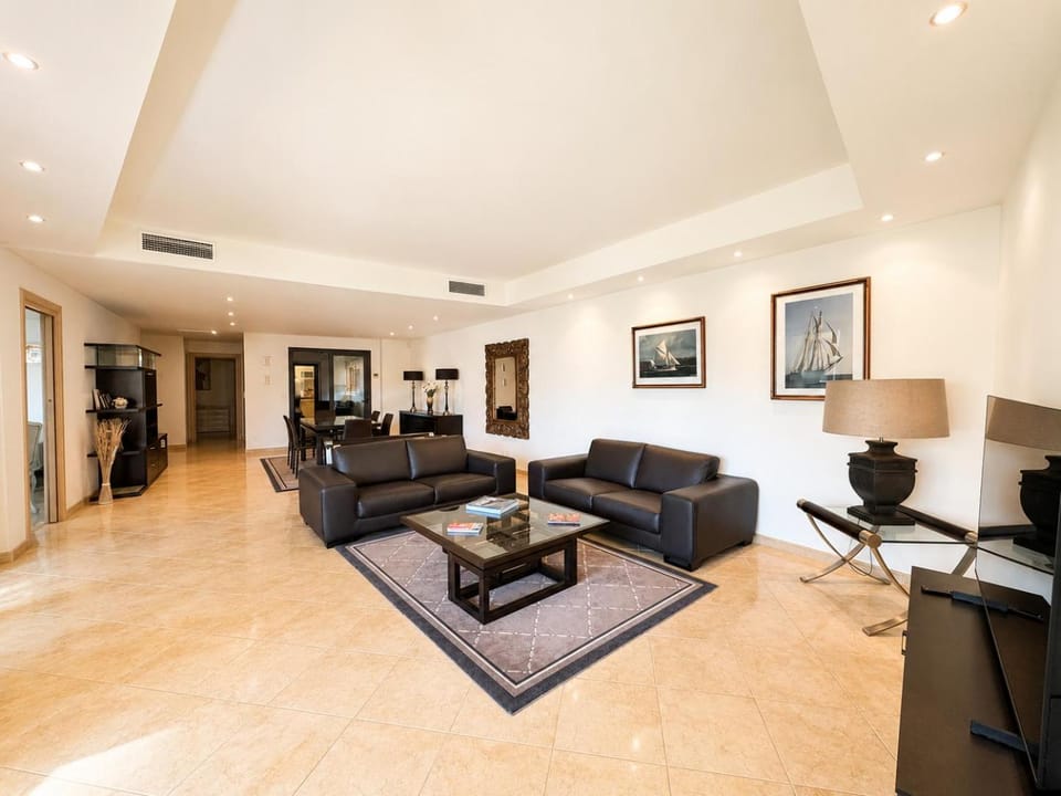 Appartement haut de gamme en centre-ville Apartment in Calvi