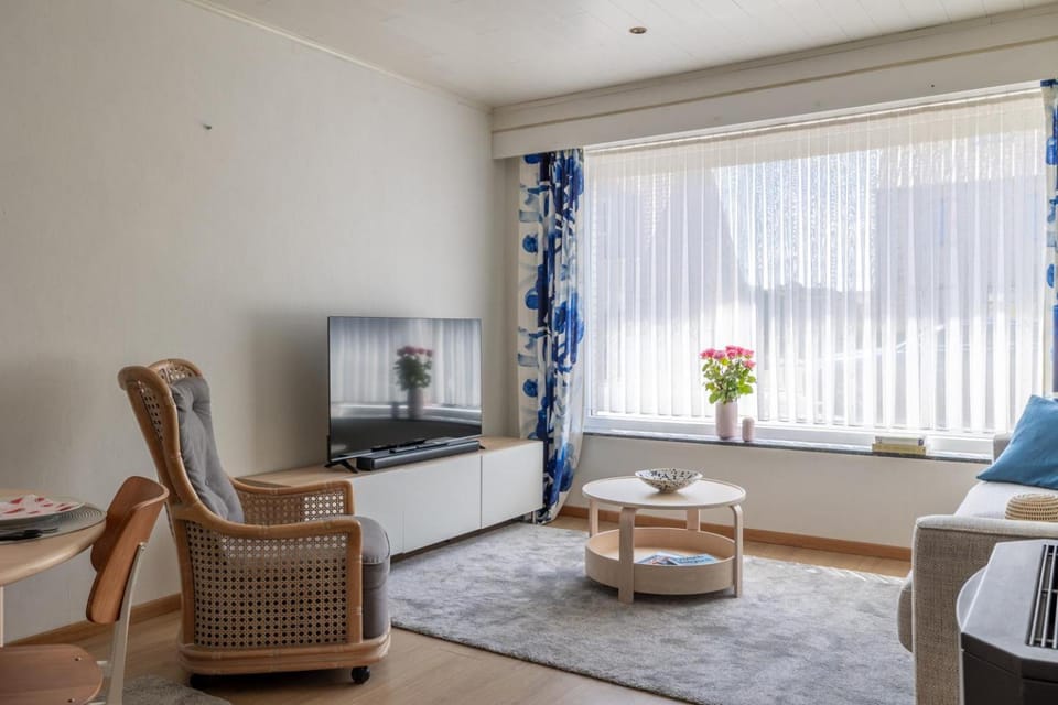 Vakantiewoning met tuin en privégarage by BLOSS, House in De Haan