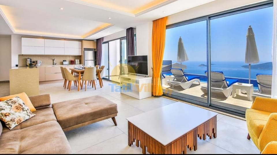 TV and multimedia, View (from property/room), Living room, Dining area