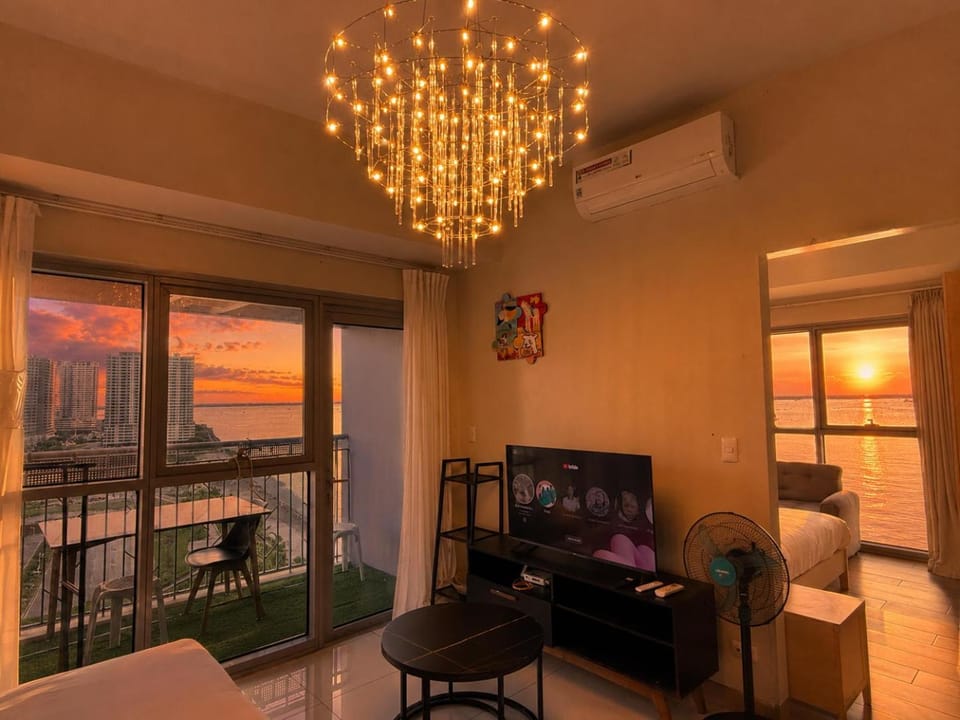 TV and multimedia, Balcony/Terrace, City view, Sea view, Sunset