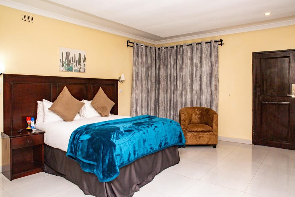 Zambezi Junction Lodge & Serengeti Restaurant Hotel in Zimbabwe