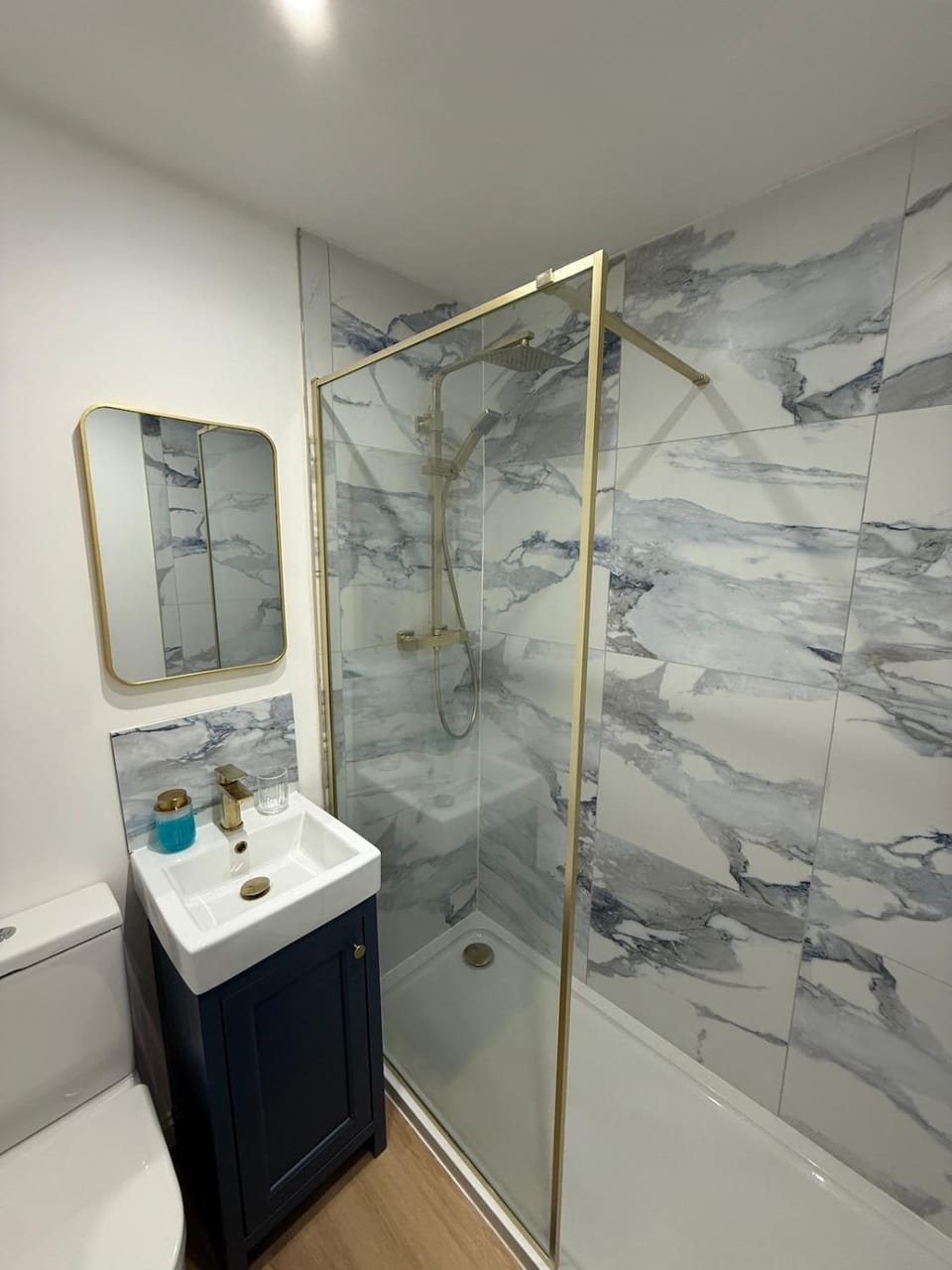 Stylish 2 bed Paisley flat with parking Apartment in Paisley