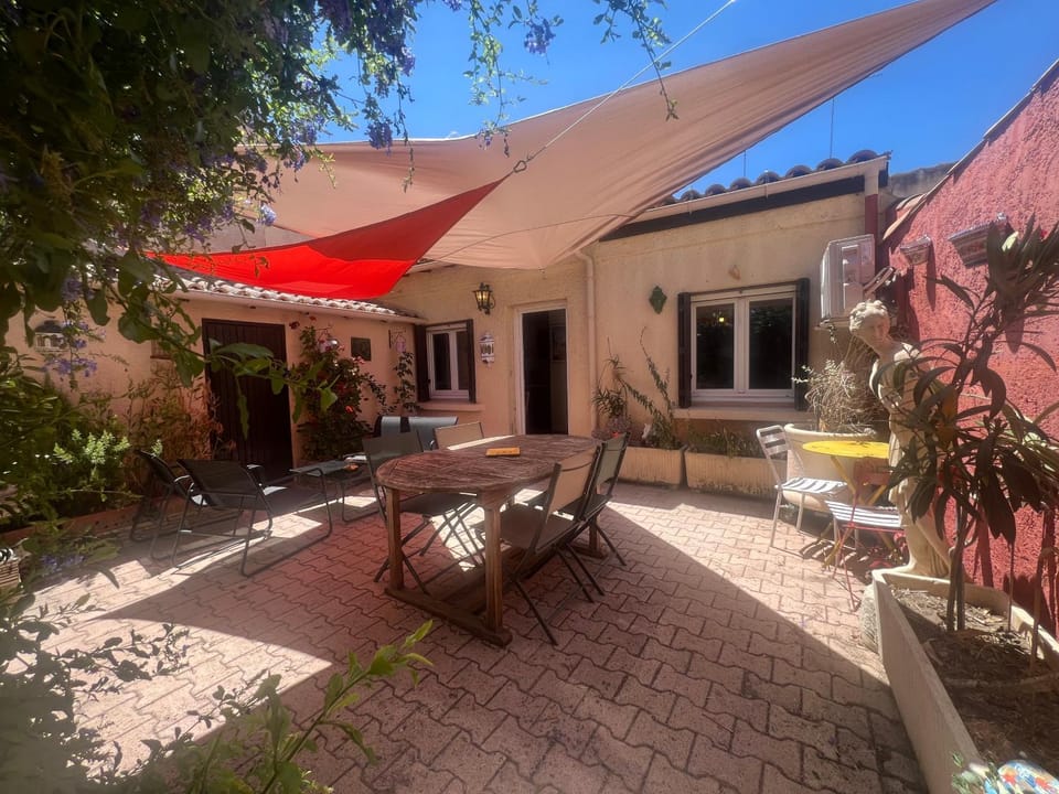 Patio, Day, Dining area, Garden view