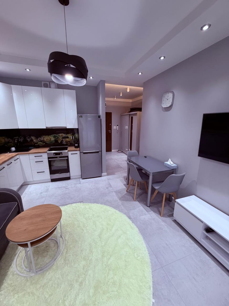 TV and multimedia, Kitchen or kitchenette, Living room, Seating area, Dining area, oven, stove
