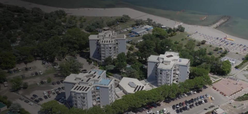 Property building, Day, Neighbourhood, Bird's eye view, Beach, Sea view