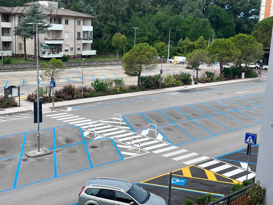 Day, Neighbourhood, Street view, Location, Parking