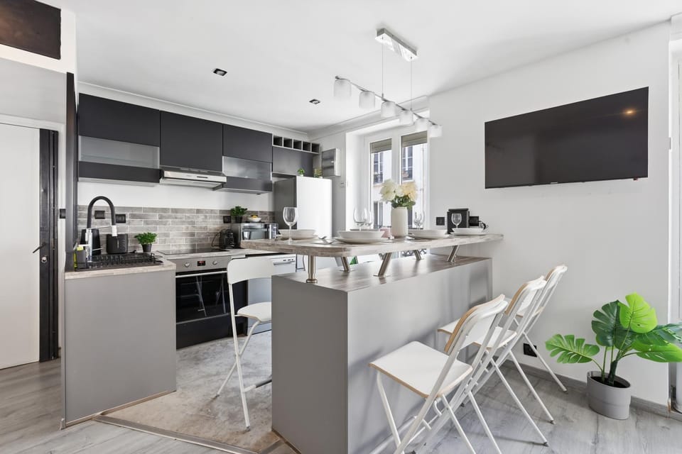 Dining area, kitchen