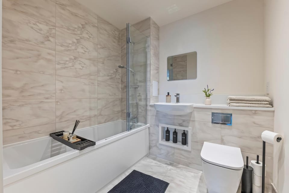Toilet, Hot Tub, Bathroom, Bath, towels