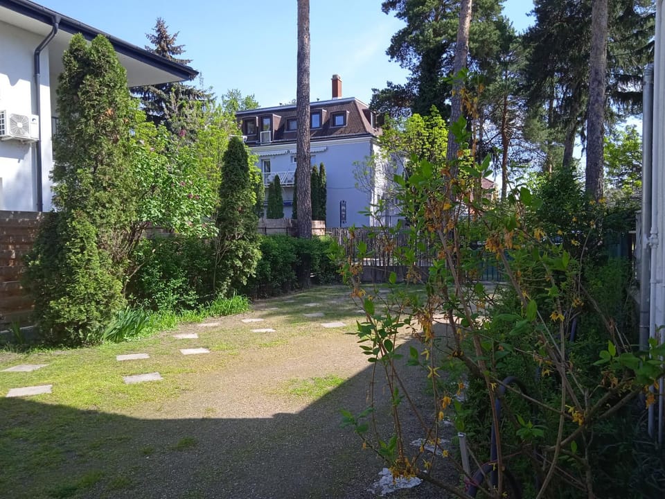Garden, Parking
