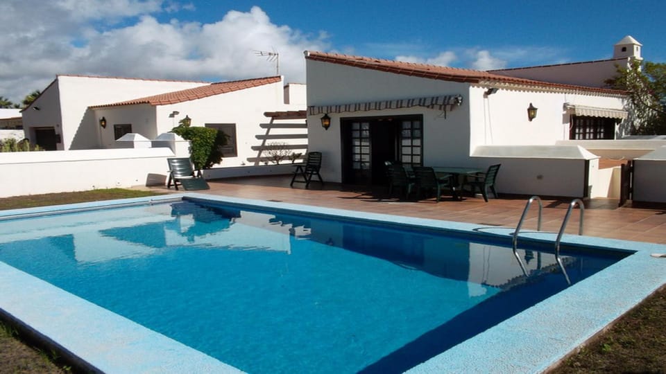 Exclusively located Golf Villa with heated pool Villa in Abona