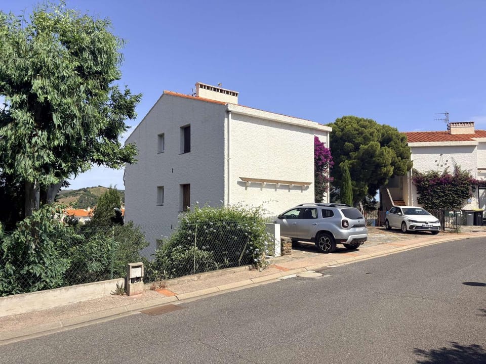 Property building, Street view