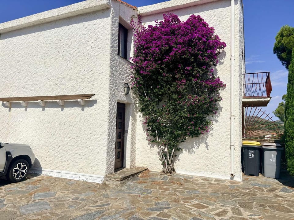 Neighbourhood, Parking