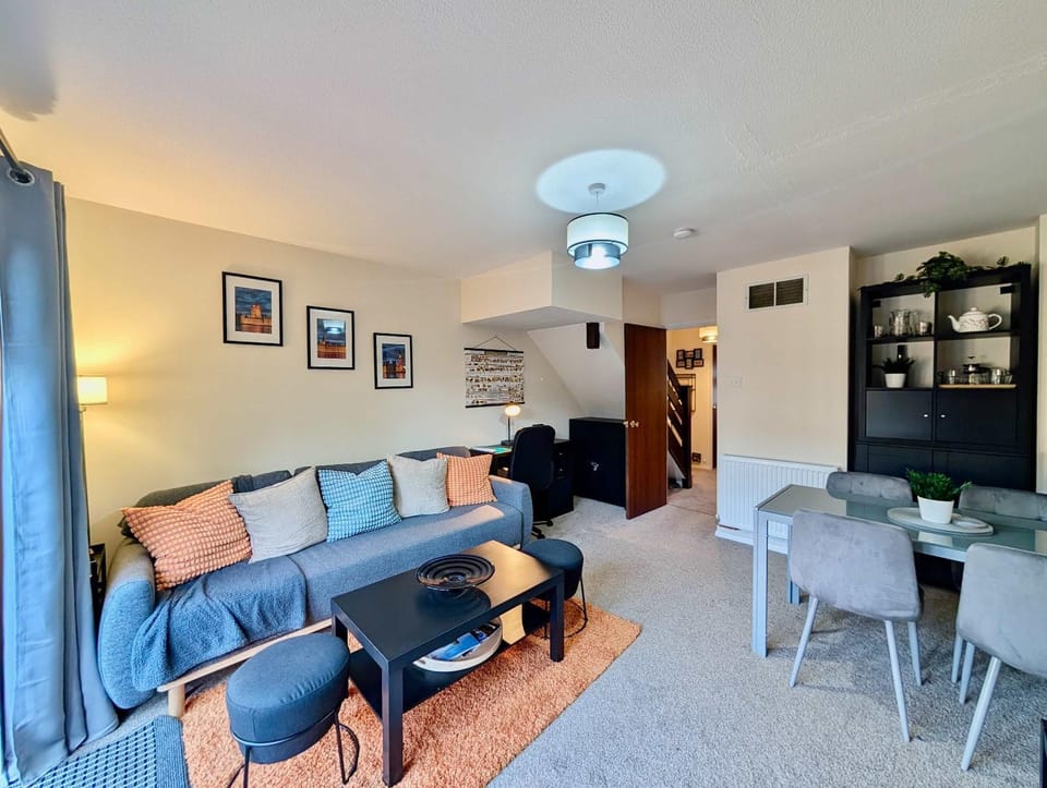Living room, Seating area, Dining area
