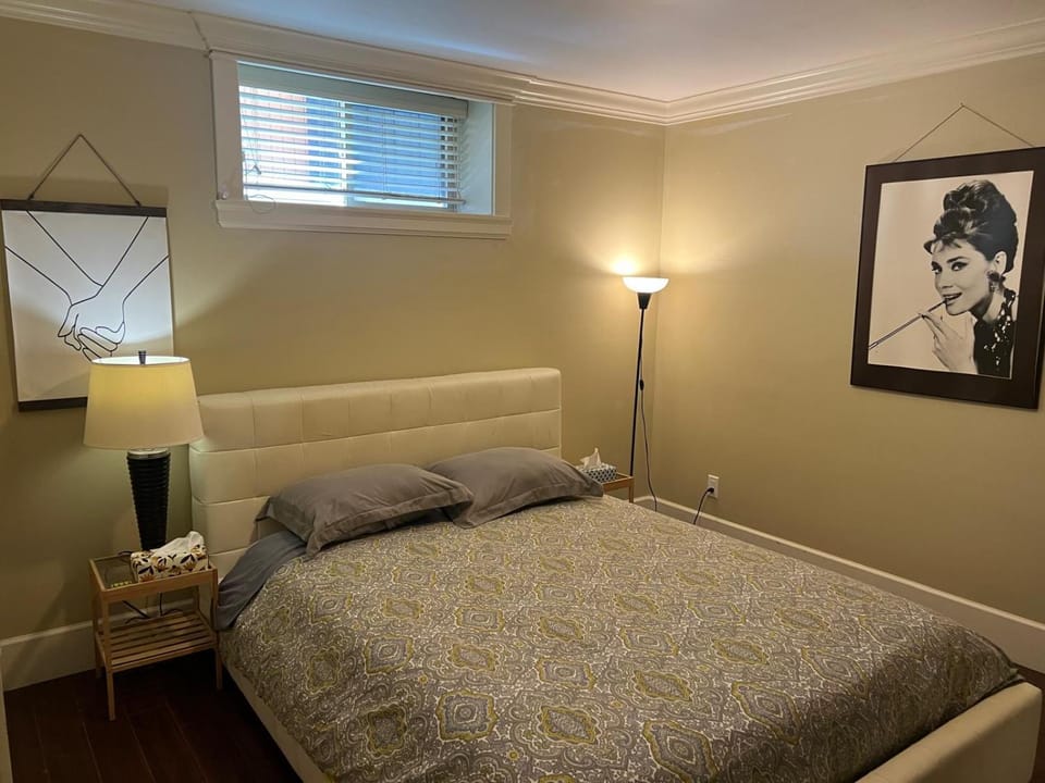 Equipped Guesthouse Near Oakridge Mall Apartment in Vancouver