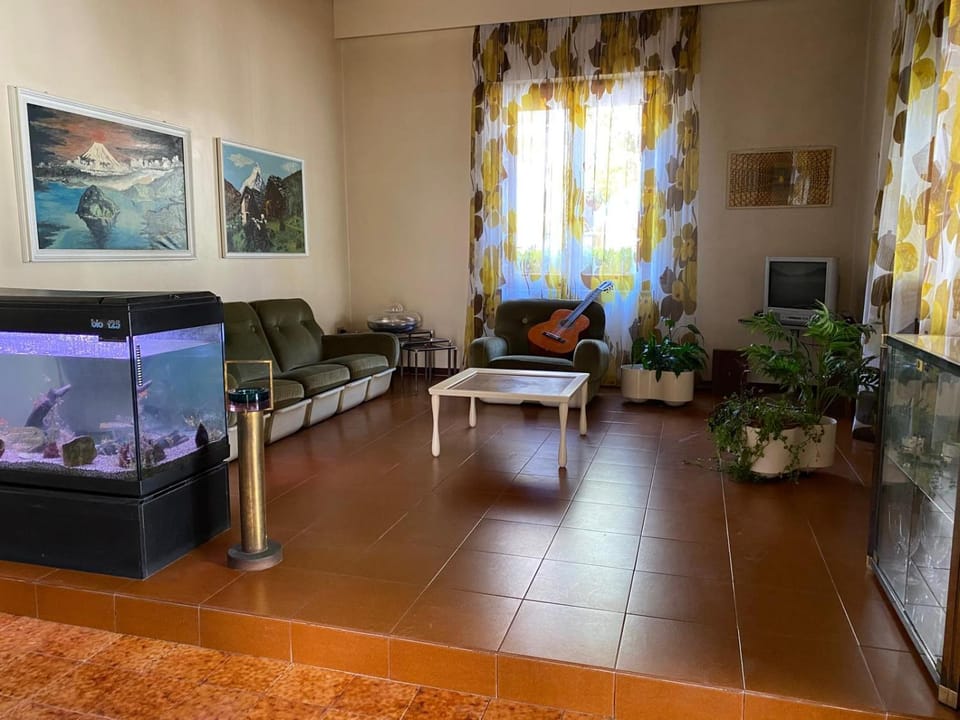 Communal lounge/ TV room