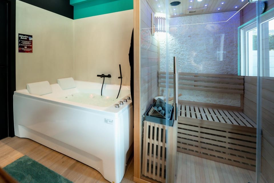 Hot Tub, Sauna, Bath