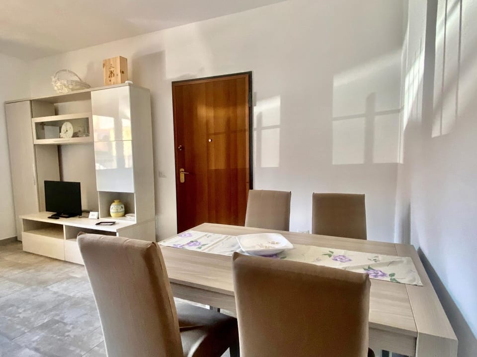 TV and multimedia, Living room, Dining area