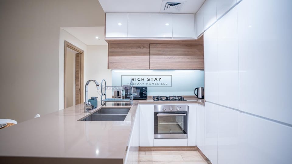 Kitchen or kitchenette, kitchen