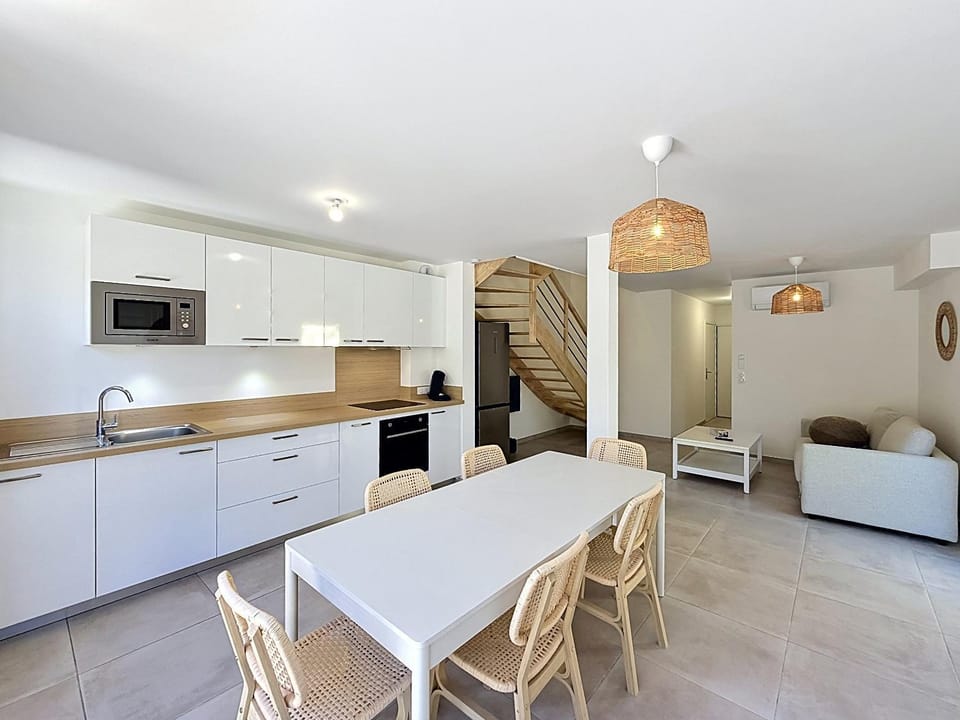 Seating area, Dining area, dishwasher, flat iron, internet, toaster, washing machine, kitchen