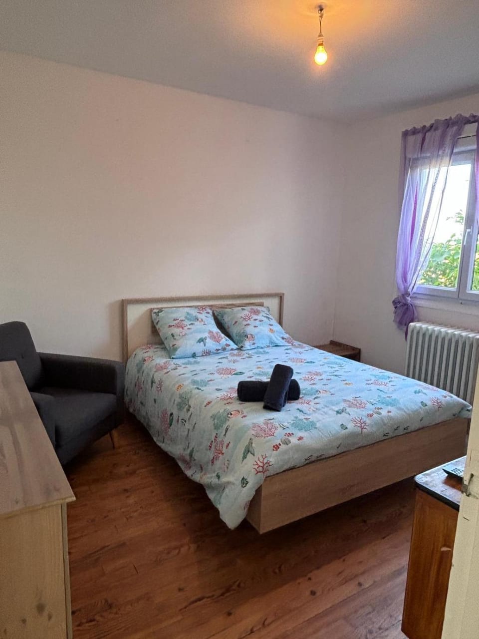 Bed, Photo of the whole room, Bedroom, towels