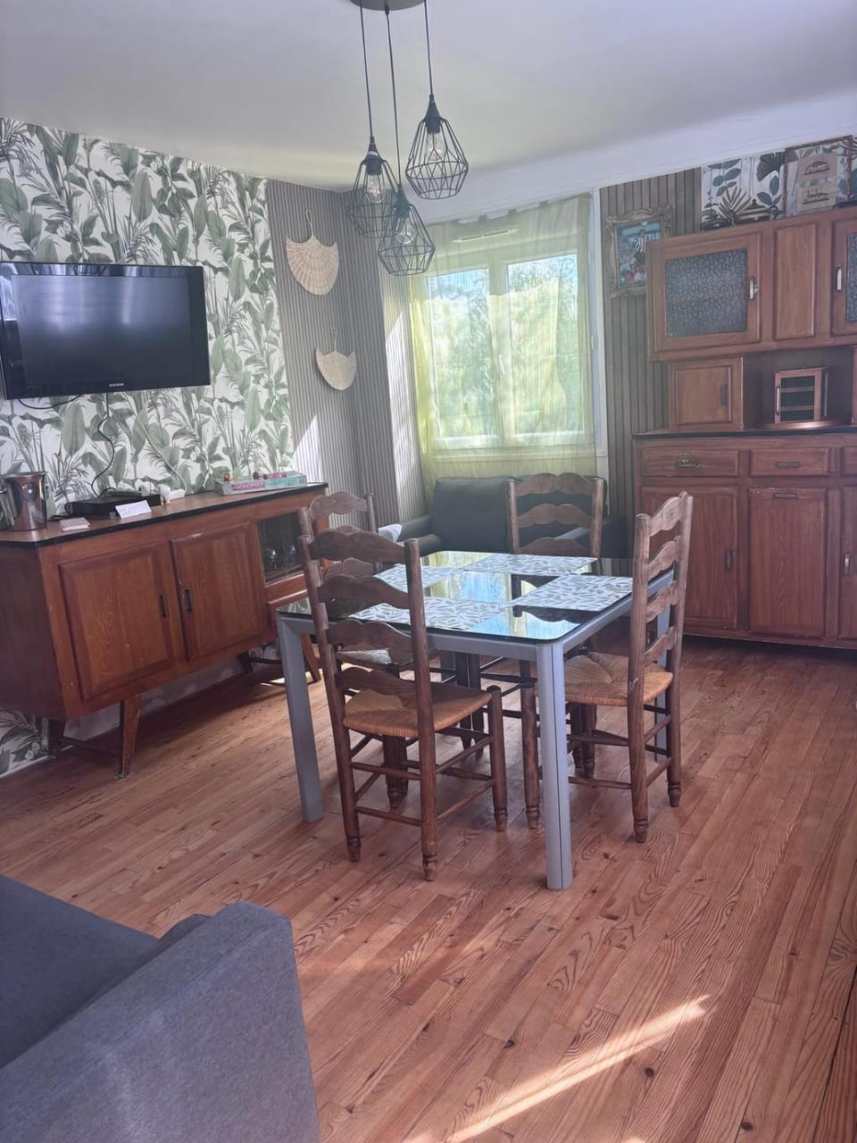 TV and multimedia, Dining area
