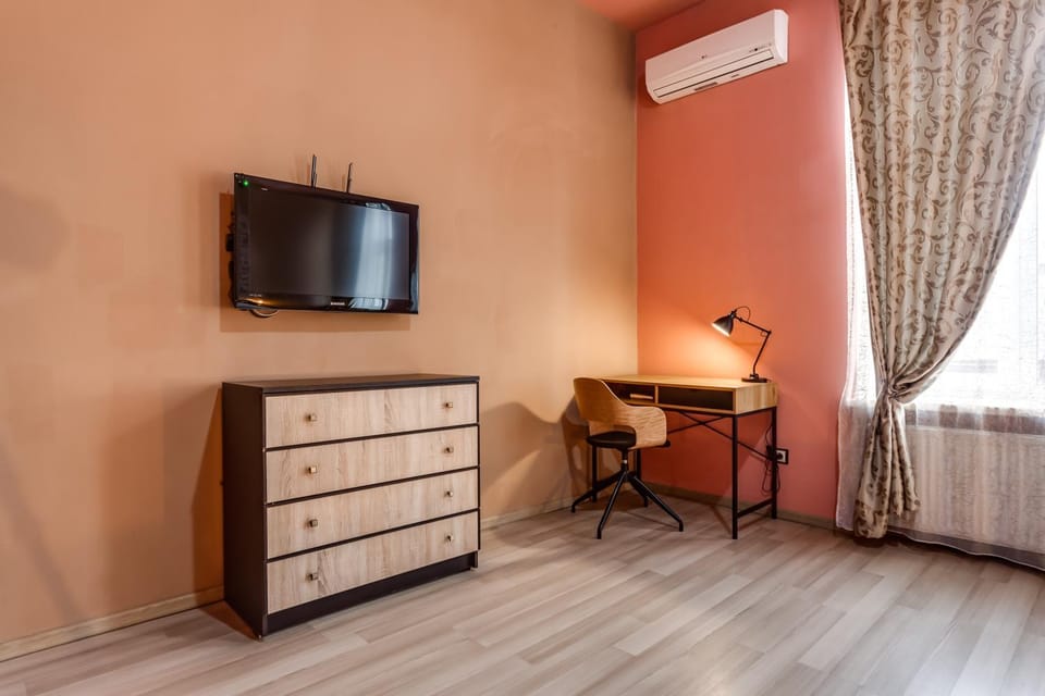 Bed, Photo of the whole room, hair dresser, air conditioner