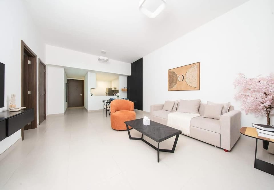 Chic 1BR with Balcony & Pool Access Apartment in Sharjah