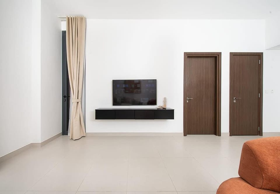 Chic 1BR with Balcony & Pool Access Apartment in Sharjah