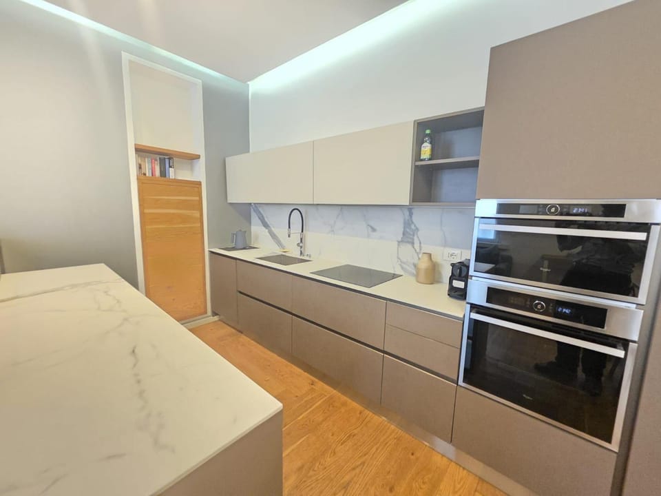 Kitchen or kitchenette, kitchen