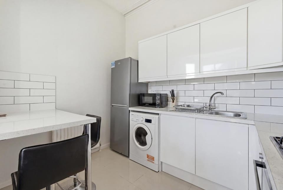 Madeley Oak Apartment in London Borough of Ealing