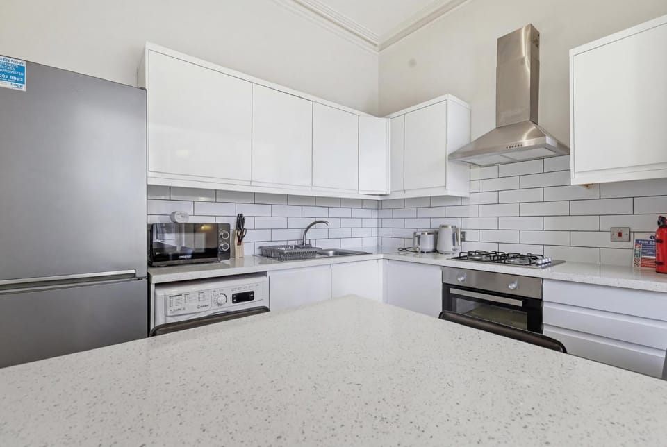 Madeley Oak Apartment in London Borough of Ealing