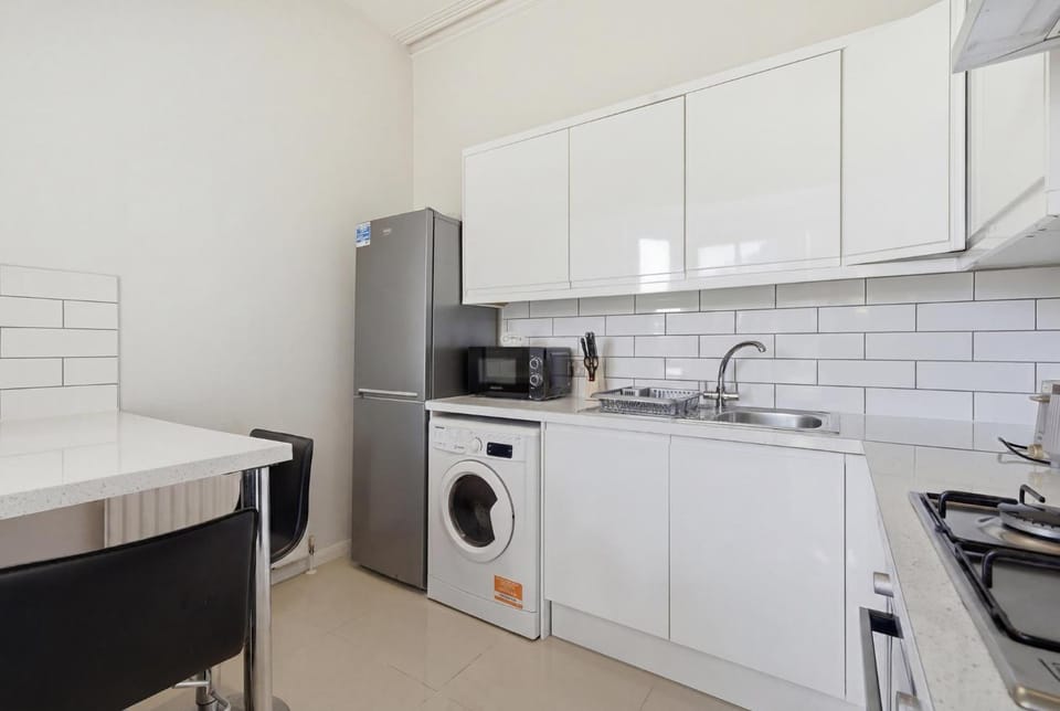 Madeley Oak Apartment in London Borough of Ealing