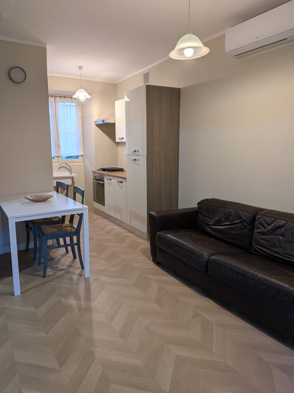 Dining area, Lunch