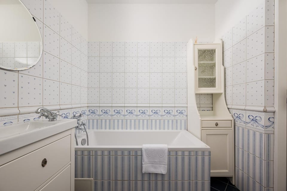 Bathroom, Bath